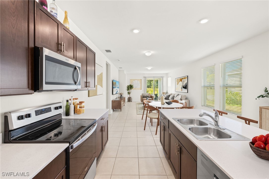 808 Friendship Circle