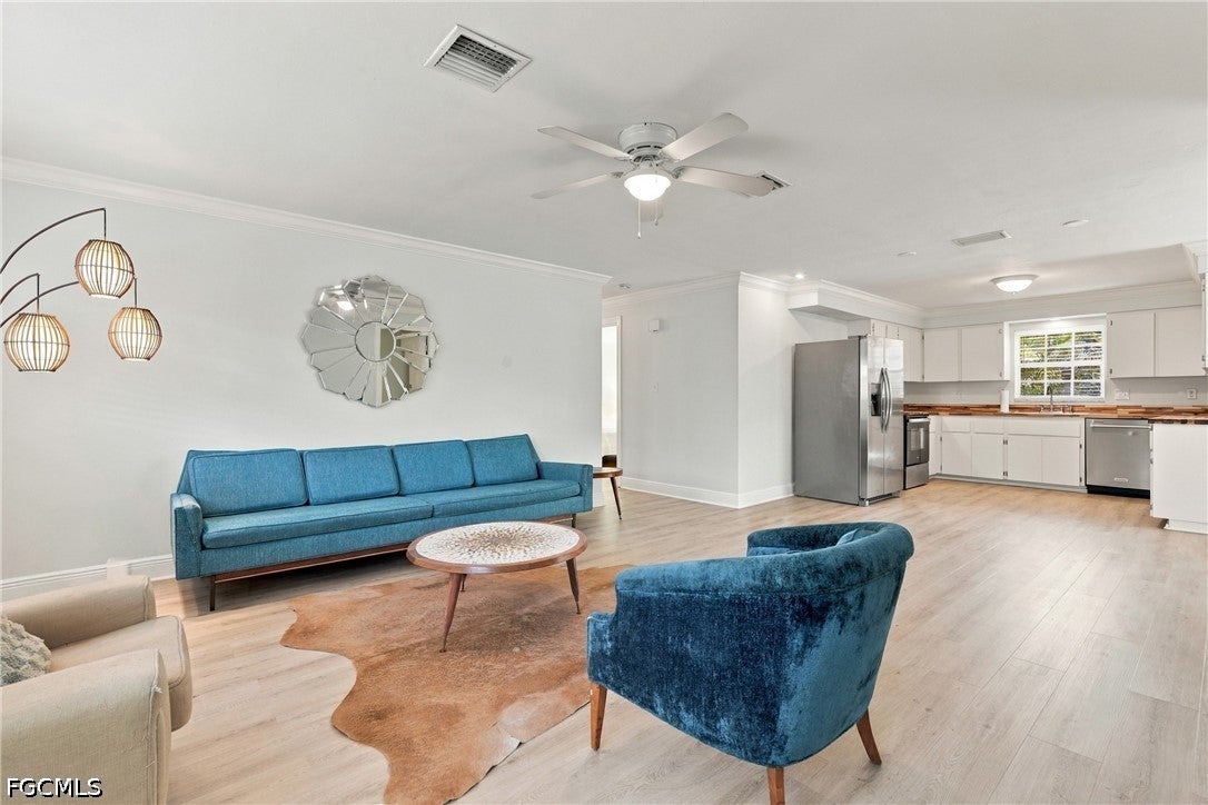 3752 Roosevelt Avenue
