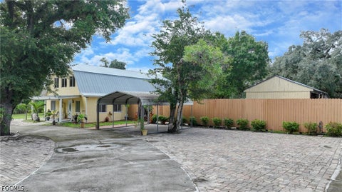 Photo of 123 Riverbend Drive, Labelle, FL 33935 (MLS # 2026038872)