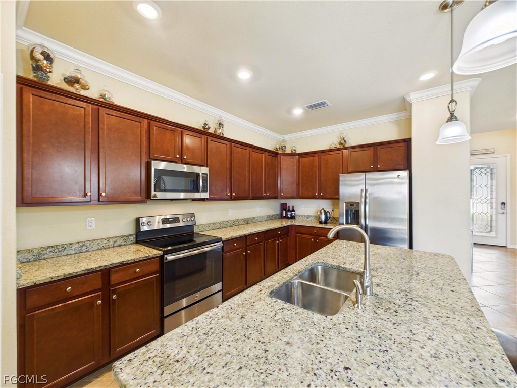 3514 E Hampton Circle