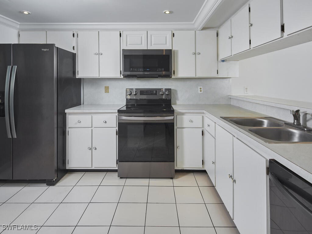 4220 Looking Glass Lane 4303