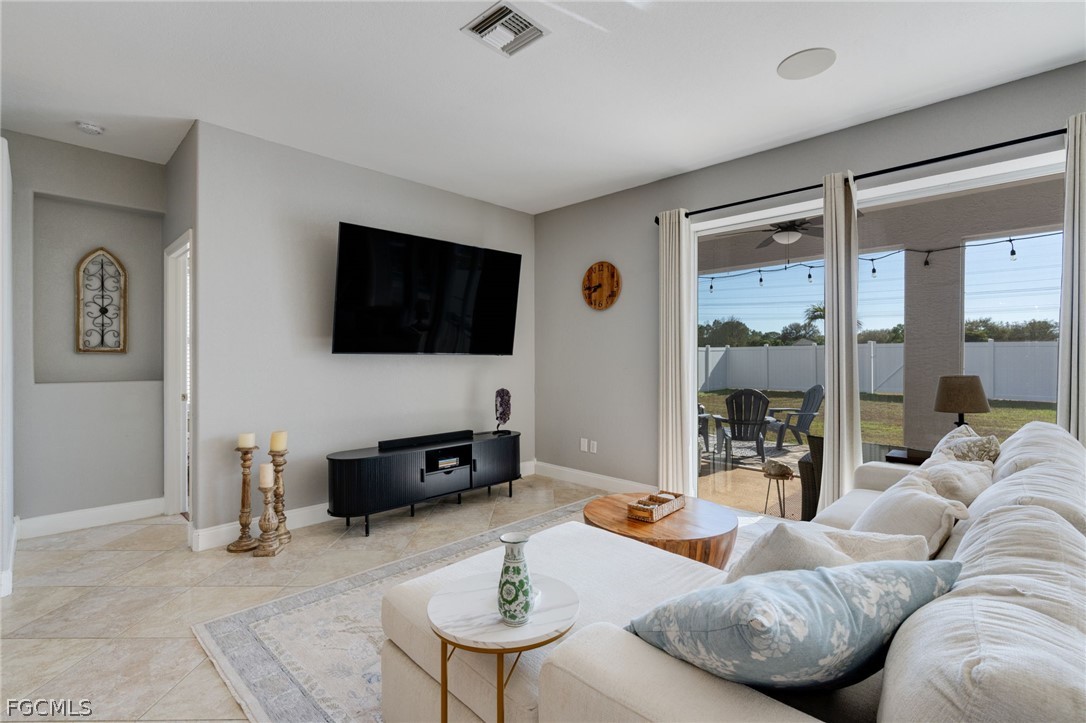 11200 Lakeland Circle