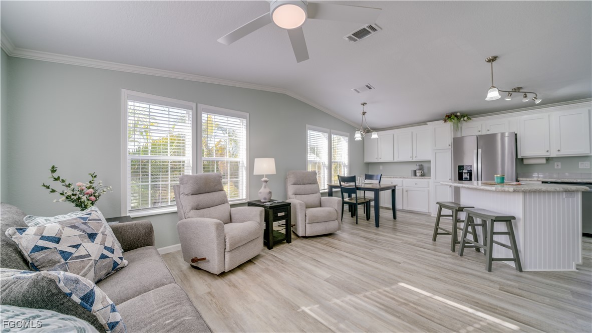 Welcome Home! 5321 White Sky Cir. Fort Myers, FL 3