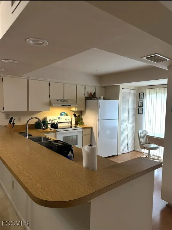 Fort Myers, Florida 33907, United States, 2 Bedrooms Bedrooms, ,2 BathroomsBathrooms,Residential,Active,206465