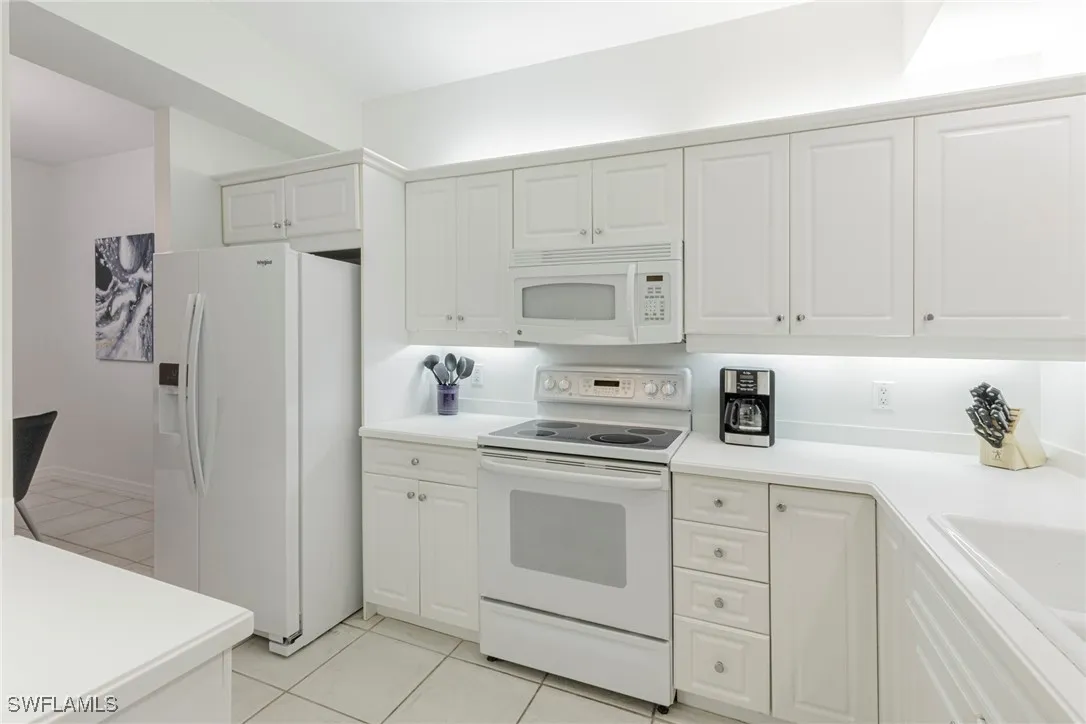 Naples, Florida 34102, United States, 2 Bedrooms Bedrooms, ,2 BathroomsBathrooms,Residential,Active,138535