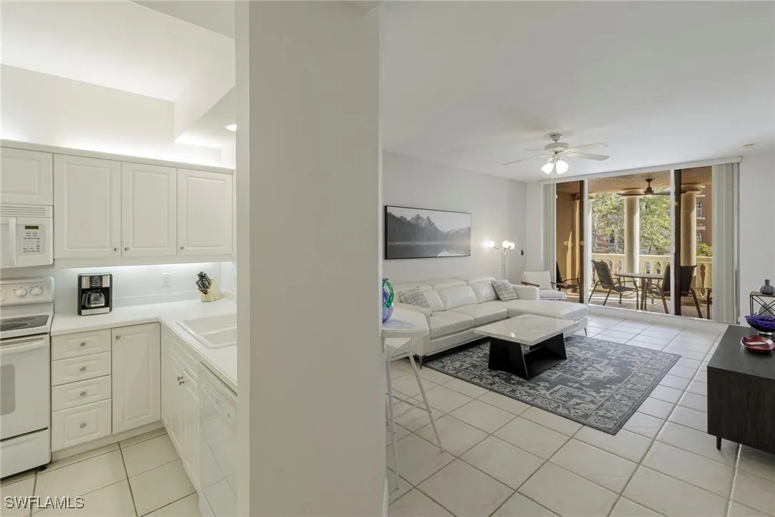 Naples, Florida 34102, United States, 2 Bedrooms Bedrooms, ,2 BathroomsBathrooms,Residential,Active,138535