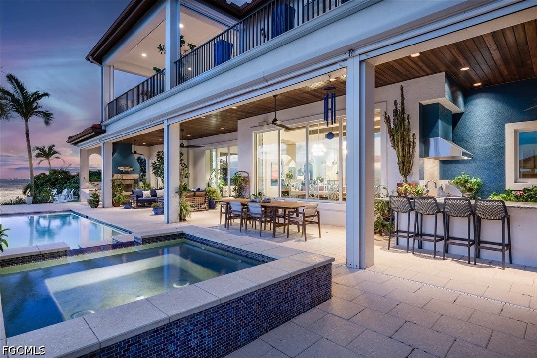 911 Aqua Lane