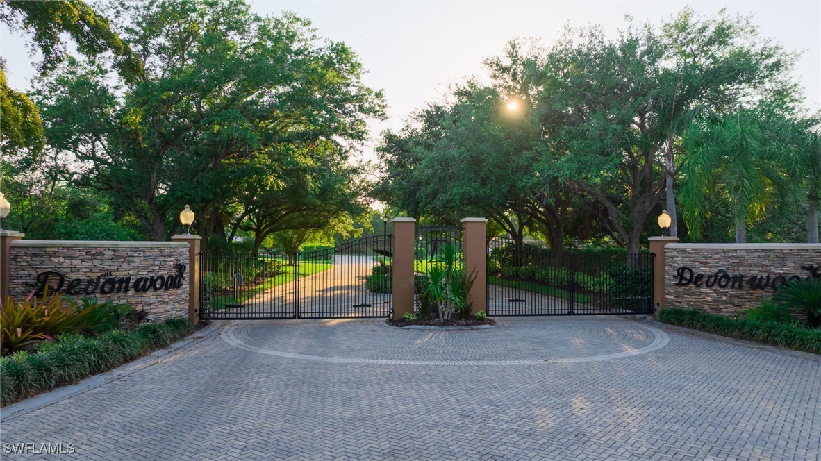 15871 Hampton View Court