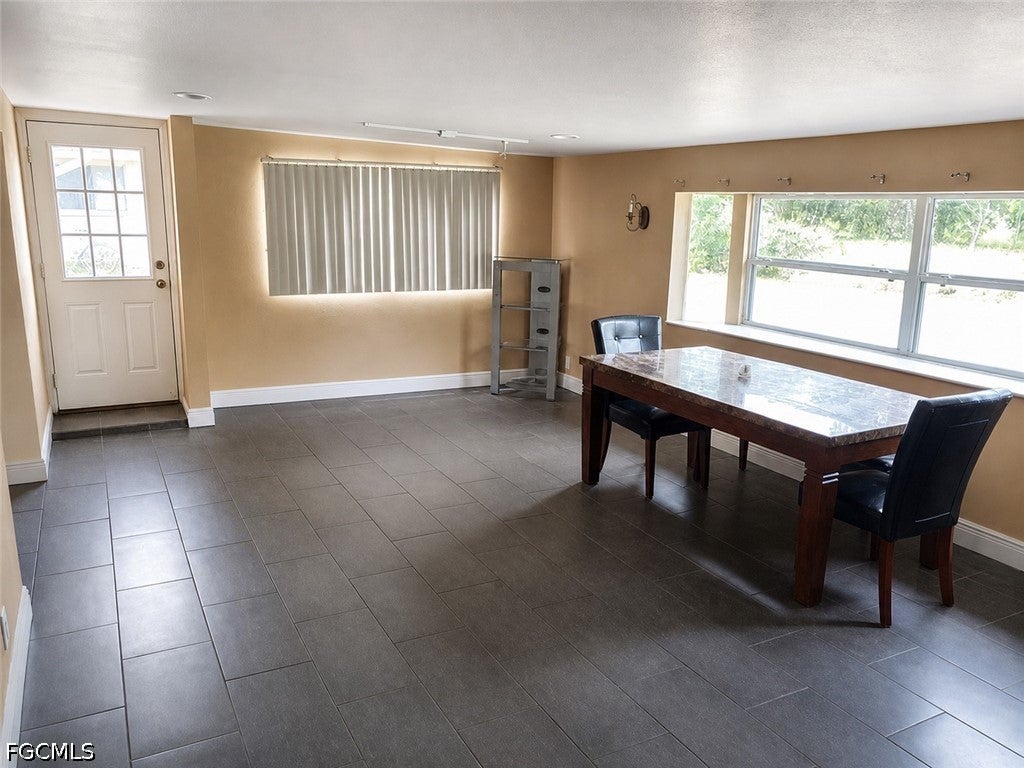 1591 Sunkist Way