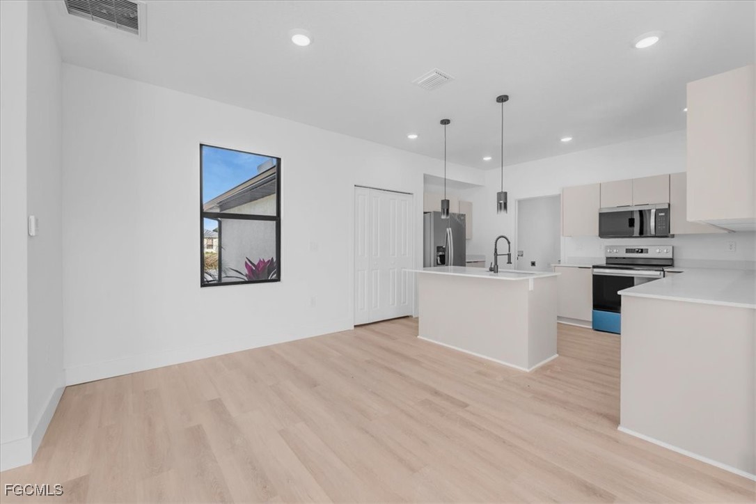 8044 Buttercup Circle