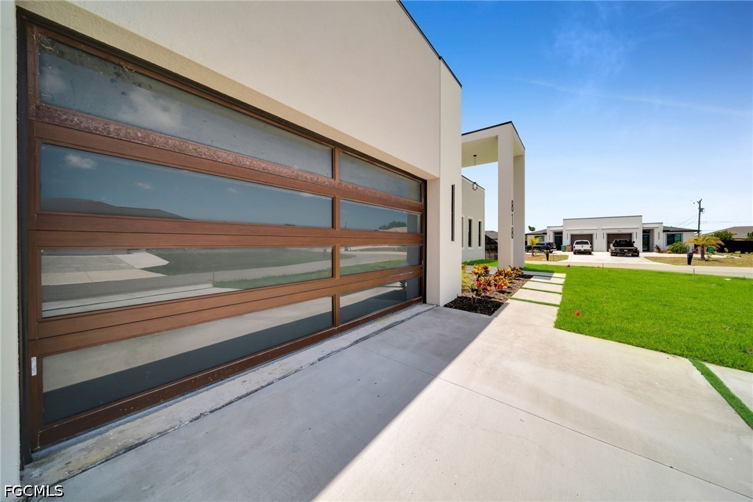 818 NE 10th Street