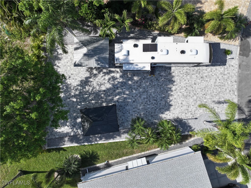 5870 MAPLEWOOD Court