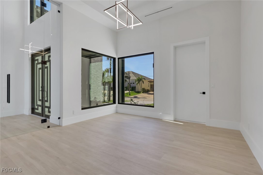 5653 Riverside Drive