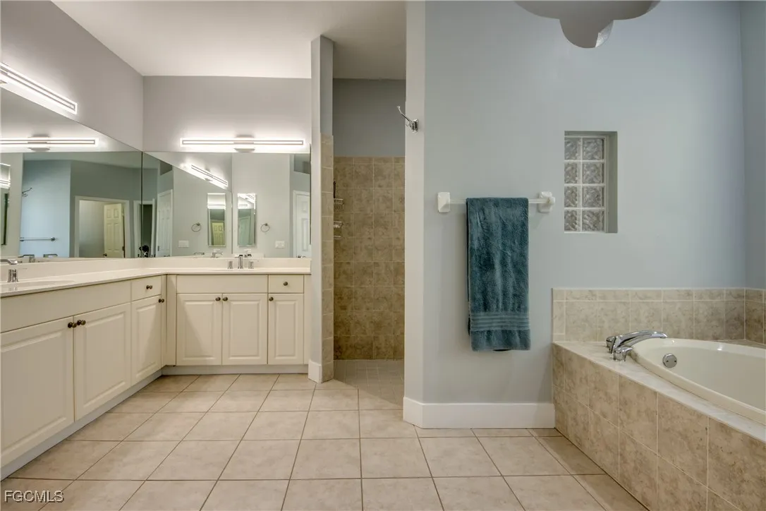 Cape Coral, Florida, 33914, United States, 4 Bedrooms Bedrooms, ,4 BathroomsBathrooms,Residential,Active,2006554