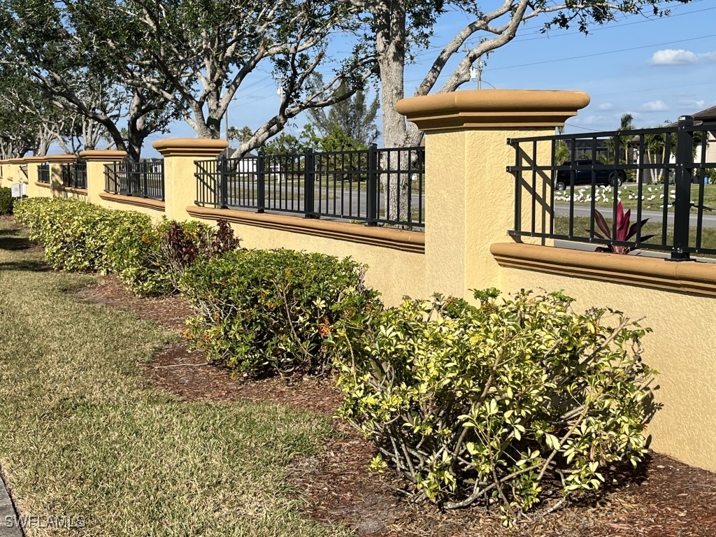 916 W Cape Estates Circle
