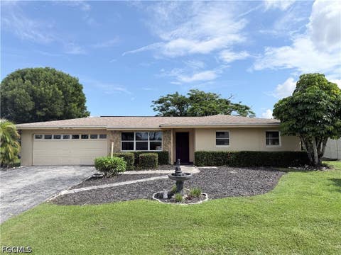 Photo of 1609 S Hermitage Road, Fort Myers, FL 33919 (MLS # 2026035602)