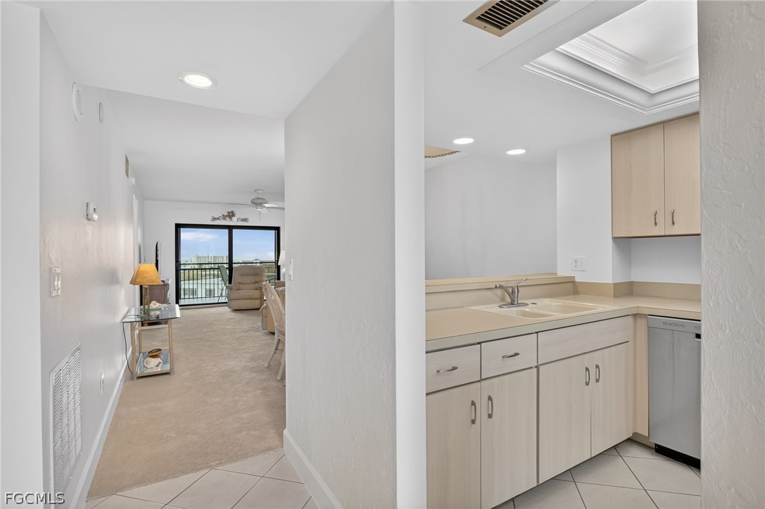 4263 Bay Beach Lane 815