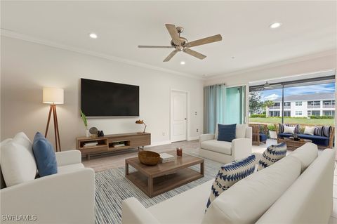 6954 Avalon Circle 703 Naples FL 34112