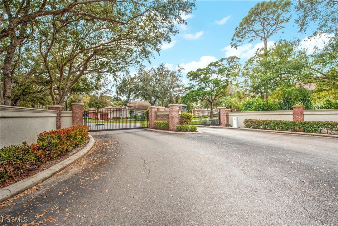 15600 Willow Oak Court