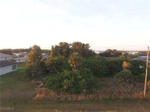 2433/2435 Daniel Avenue N Lehigh Acres FL 33971