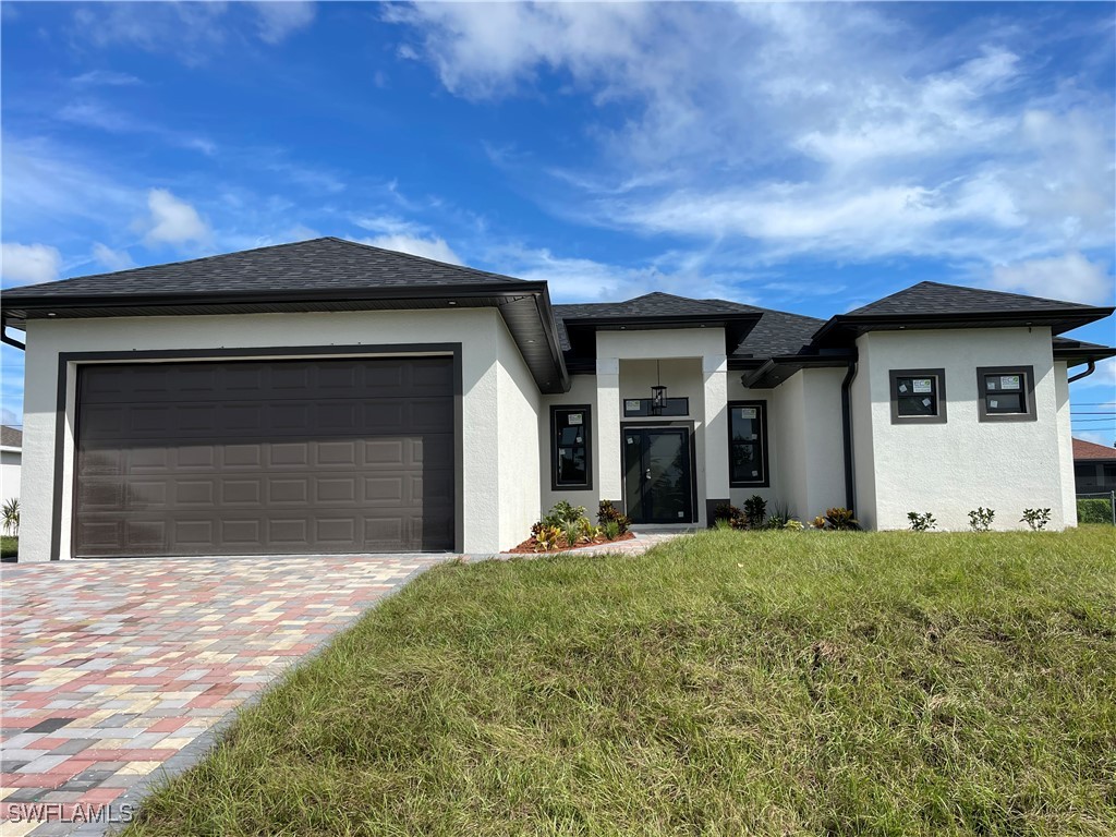 707 NE Juanita Place