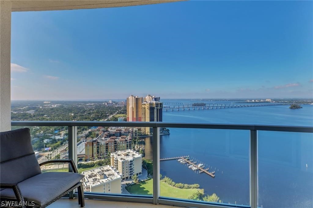 3000 Oasis Grand Boulevard 3005