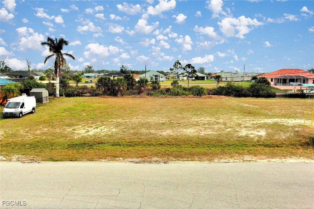 View of yard with a residential view
