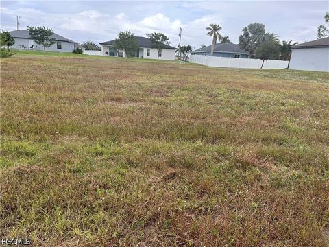Photo of 1909 NE 33rd Lane, Cape Coral, FL 33909 (MLS # 2026020133)