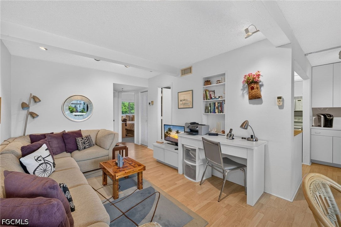 1250 Tennisplace Court E22