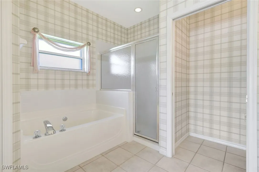 Bonita Springs, Florida 34135, United States, 3 Bedrooms Bedrooms, ,3 BathroomsBathrooms,Residential,Active,229584