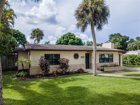Tiny photo for 1310 La Faunce Way, Fort Myers, FL 33919 (MLS # 2025012807)