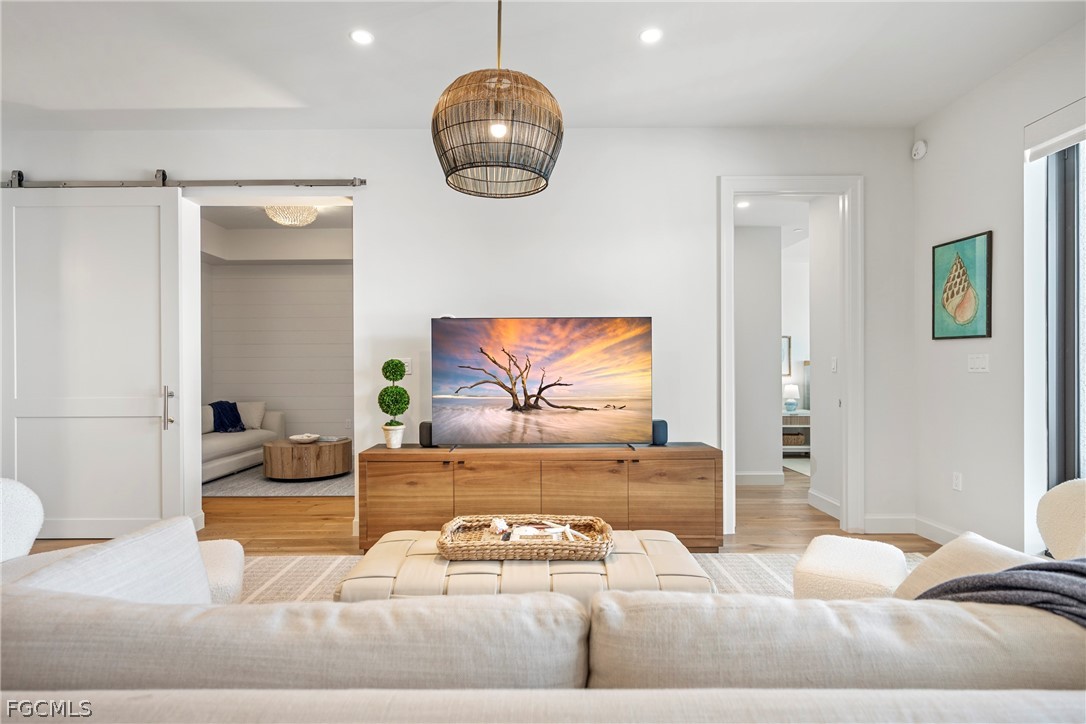 1125 Central Avenue 562