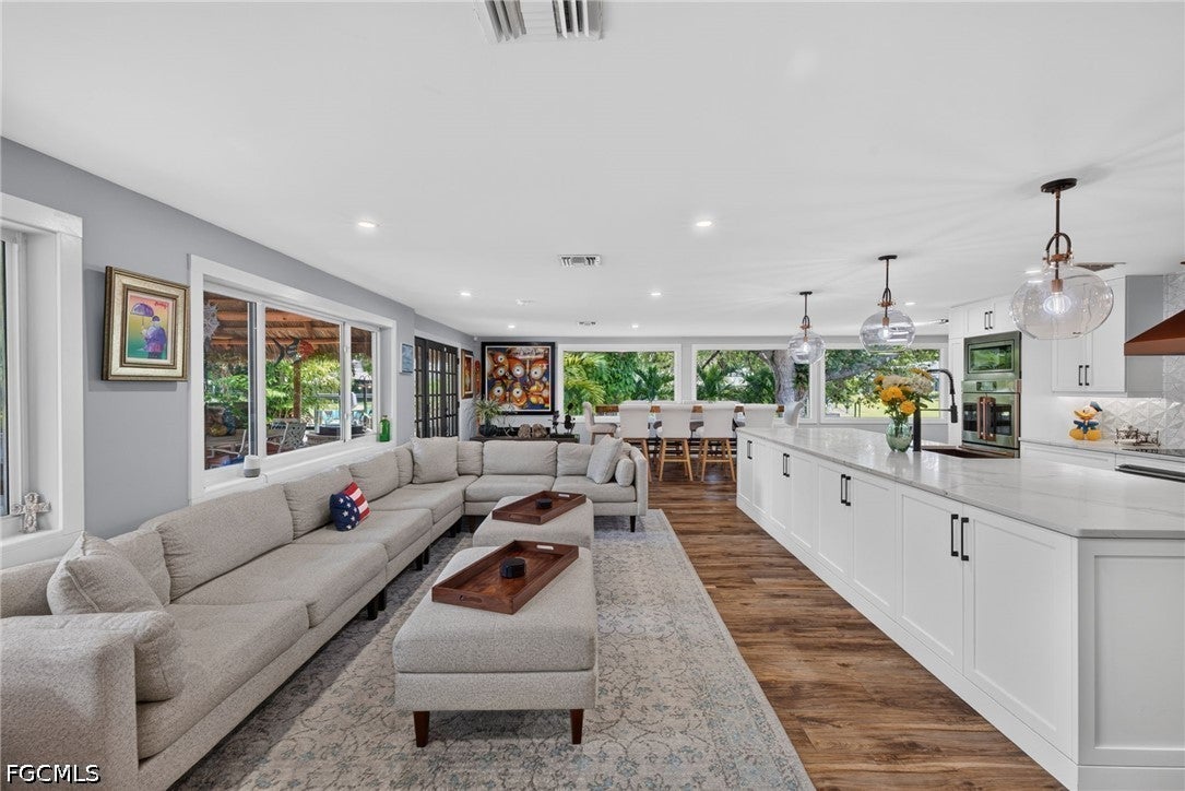 625 Sunnyside Court