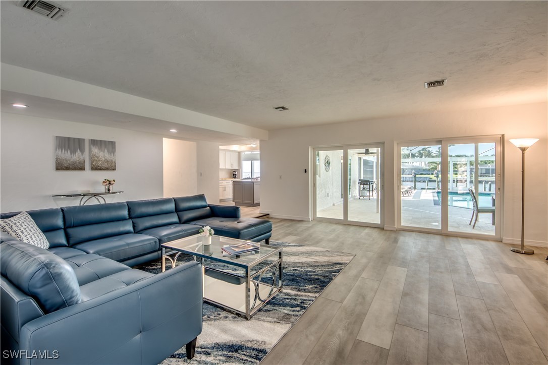 1006 Dolphin Drive