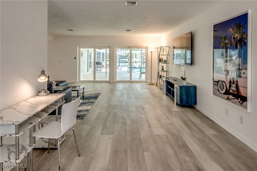 1006 Dolphin Drive