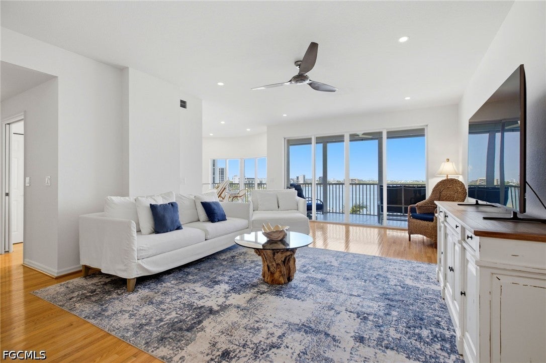 4141 Bay Beach Lane 463
