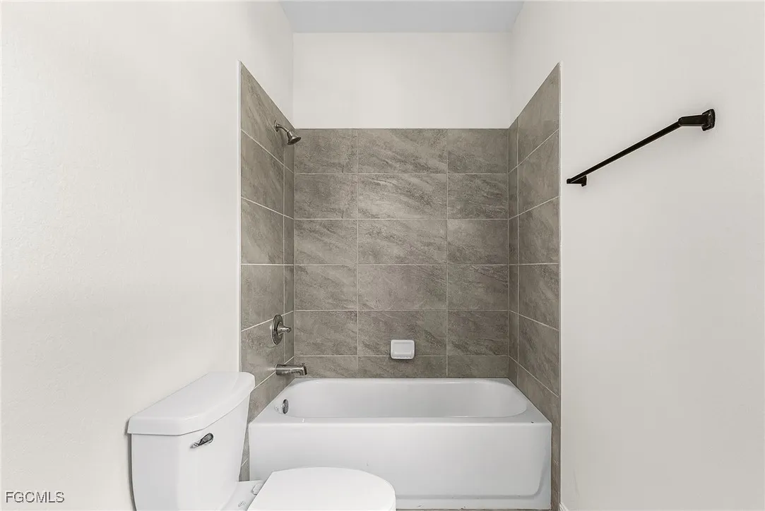 Fort Myers, Florida 33905, United States, 4 Bedrooms Bedrooms, ,3 BathroomsBathrooms,Residential,Active,221057