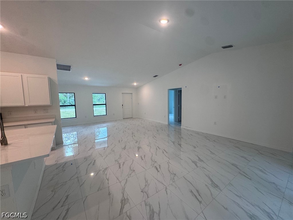 1051 Sentinela Boulevard