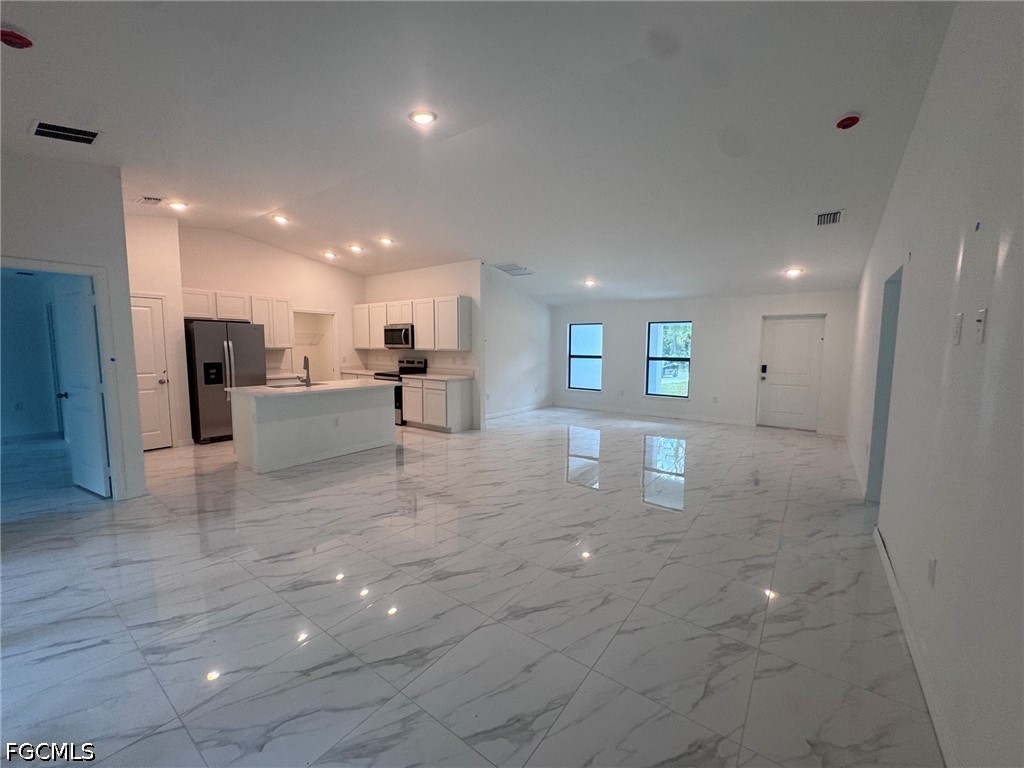 1051 Sentinela Boulevard