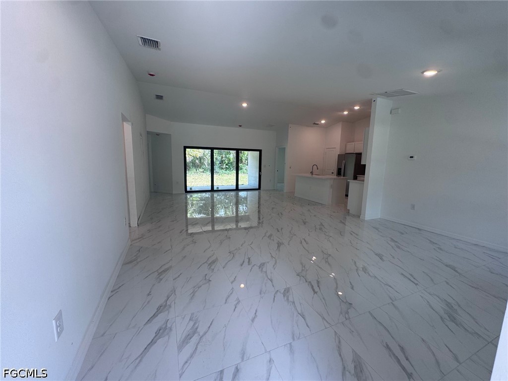 1051 Sentinela Boulevard