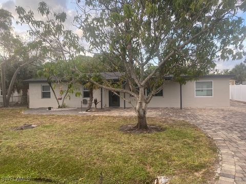 3915 Lotus Drive Naples FL 34104
