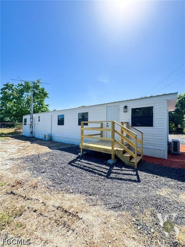 5121 PIONEER 18 Street