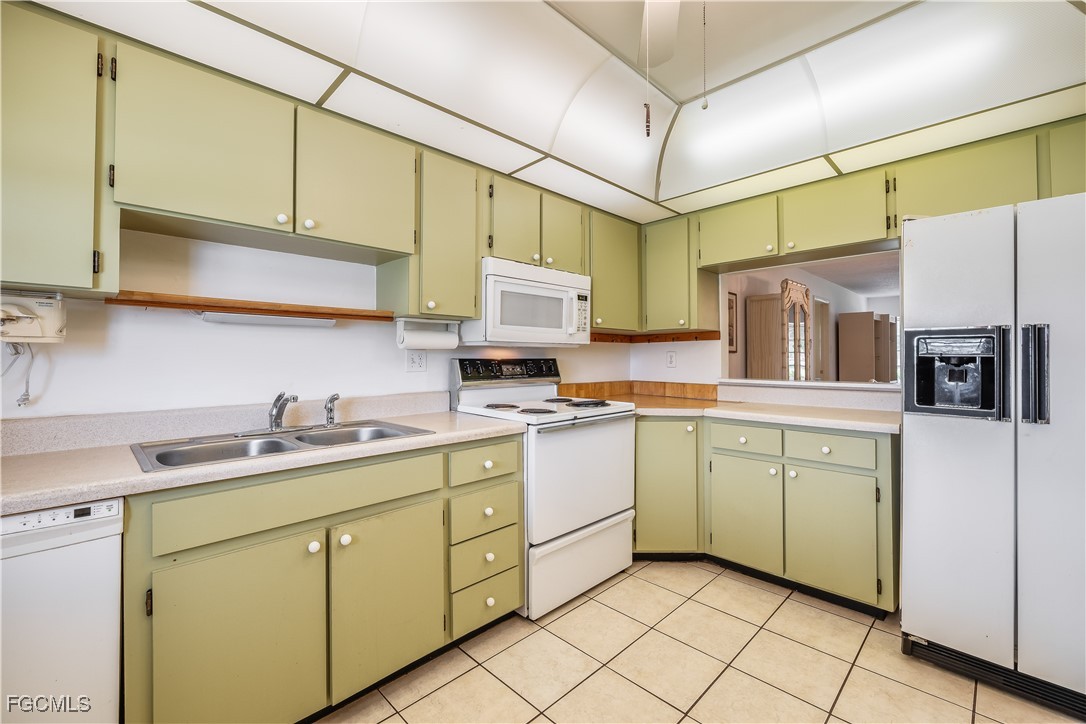 6992 Edgewater Circle