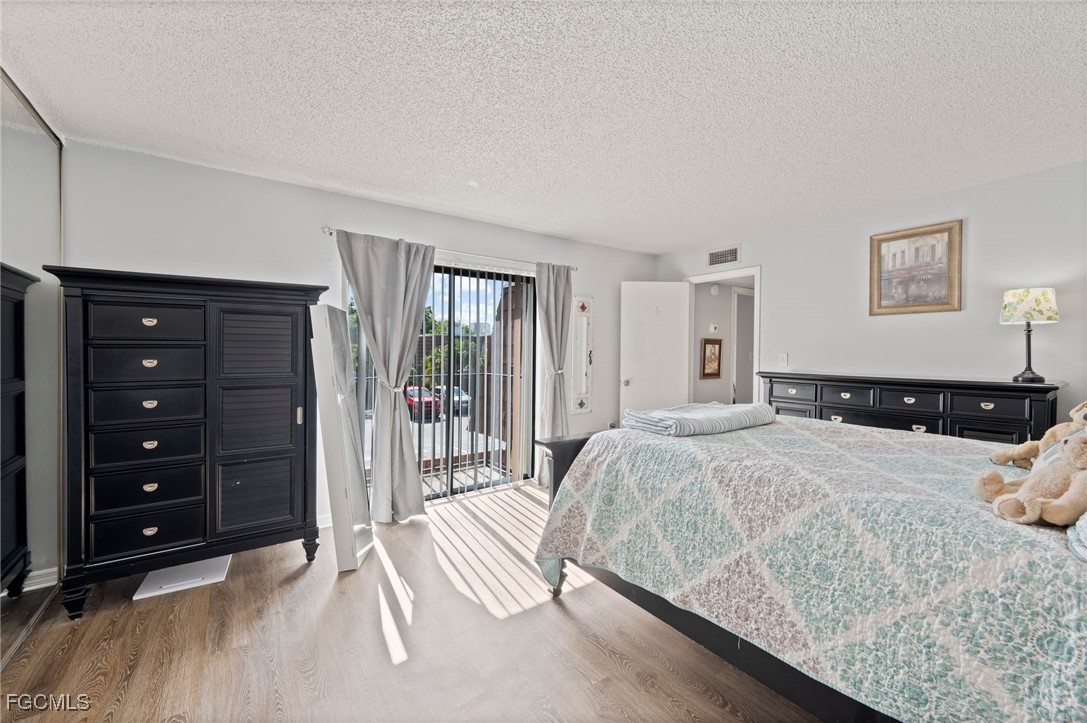 5210 Cedarbend Drive 4