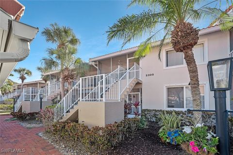 2305 Hidden Lake Drive 3704 Naples FL 34112