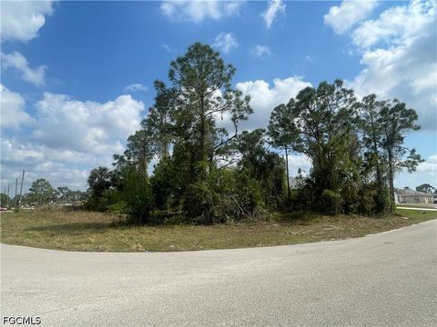 Tiny photo for 1054/1056 Albert Ave Ave, Lehigh Acres, FL 33971 (MLS # 2026018948)