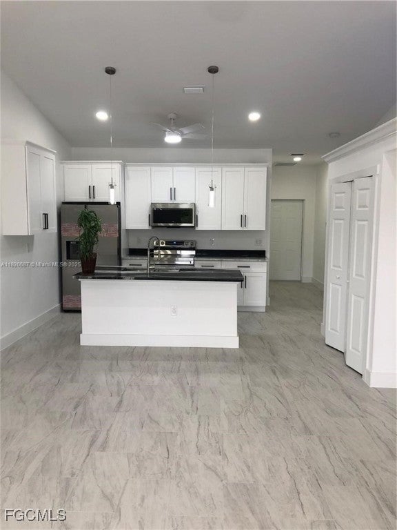 4572/4574 Golfview Boulevard