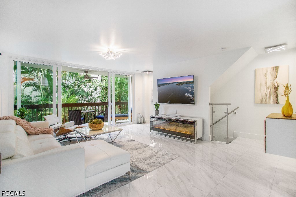 995 9th Avenue S 4