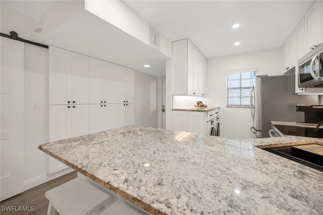 290 Banyan Boulevard 290