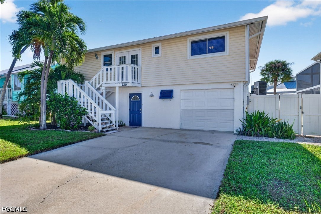 220 Curlew Street